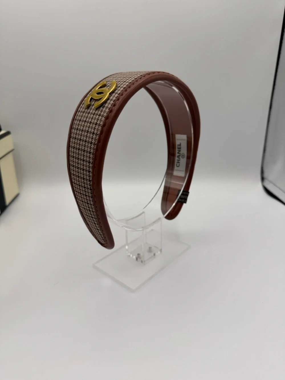 CHANEL Brown Tweed Headband with Gold CC Emblem - Picture 1 of 1